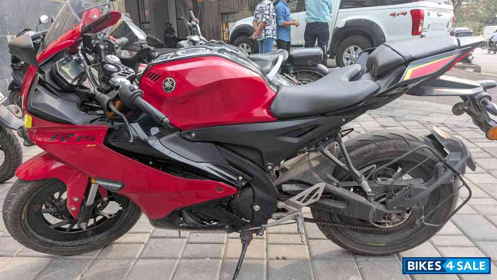 Red Yamaha R15 V4