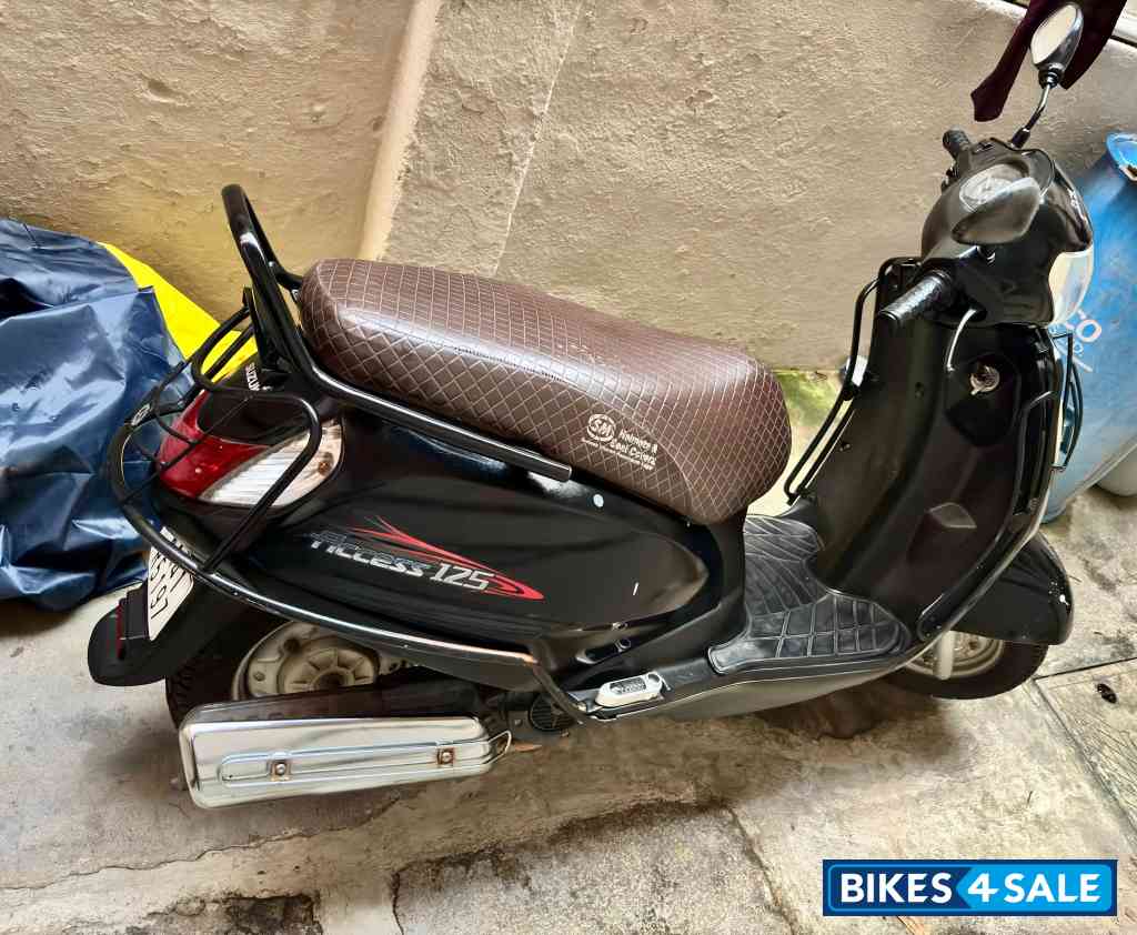 Black Suzuki Access 125