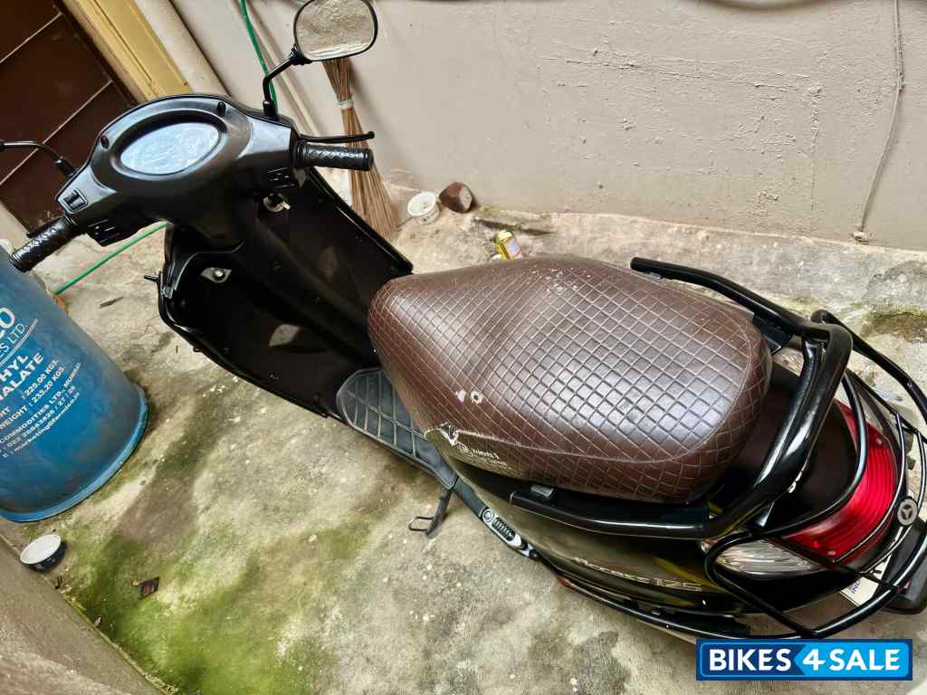 Black Suzuki Access 125