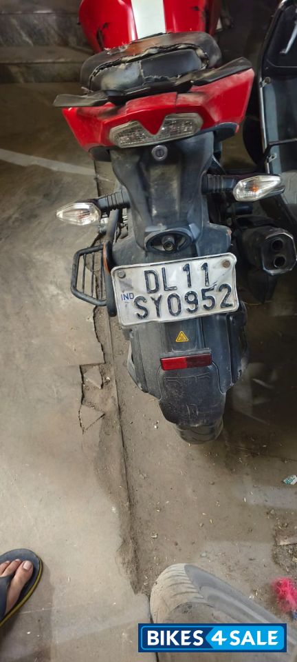 Red TVS Apache RTR 160 4V