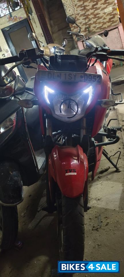 Red TVS Apache RTR 160 4V