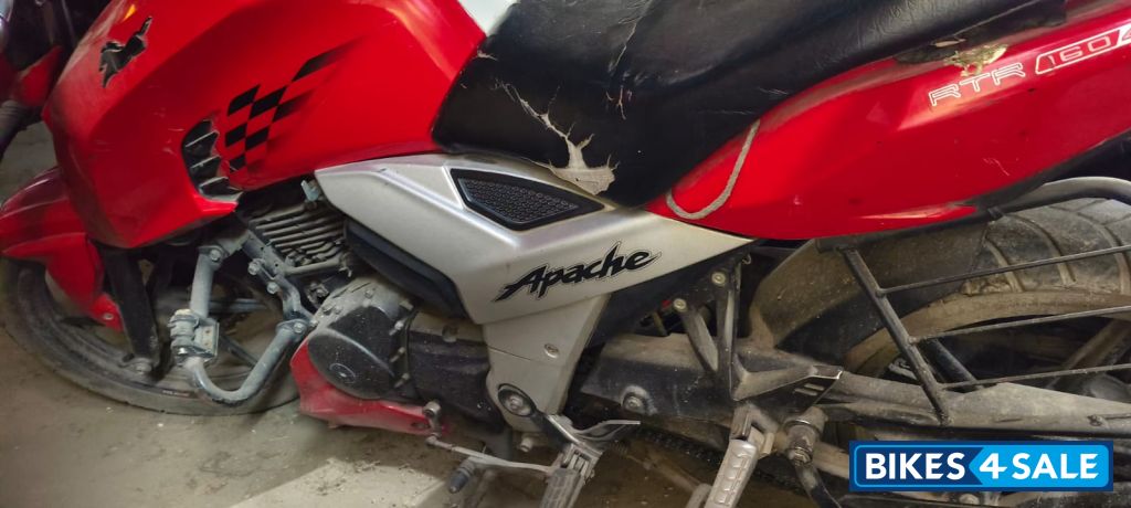 Red TVS Apache RTR 160 4V