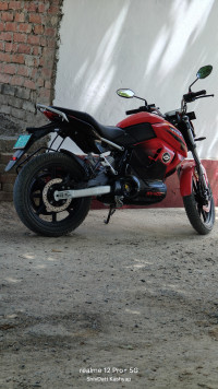 Revolt RV400 Eclipse Red 2022 Model