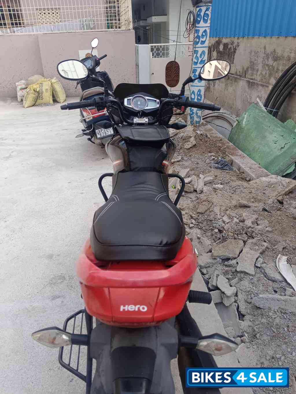 Black And Red Hero Glamour 125 Disc