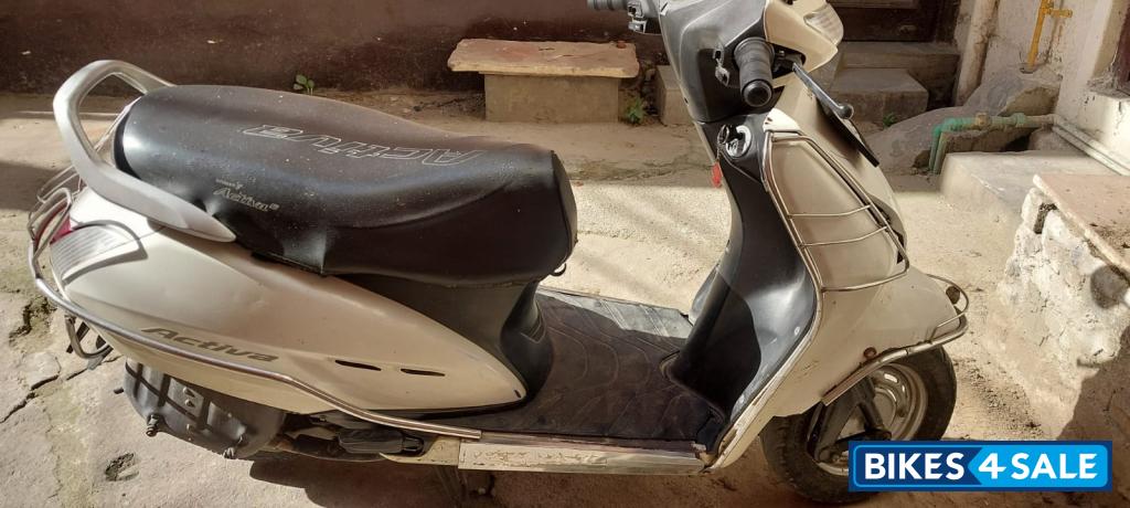 White Honda Activa