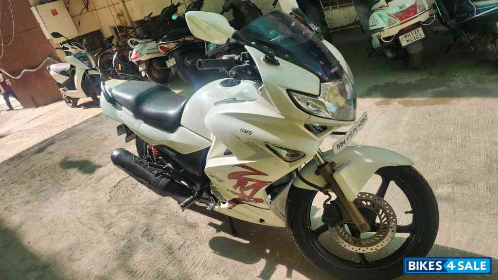 White Hero Karizma ZMR
