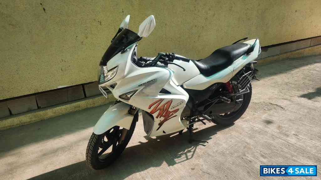 White Hero Karizma ZMR