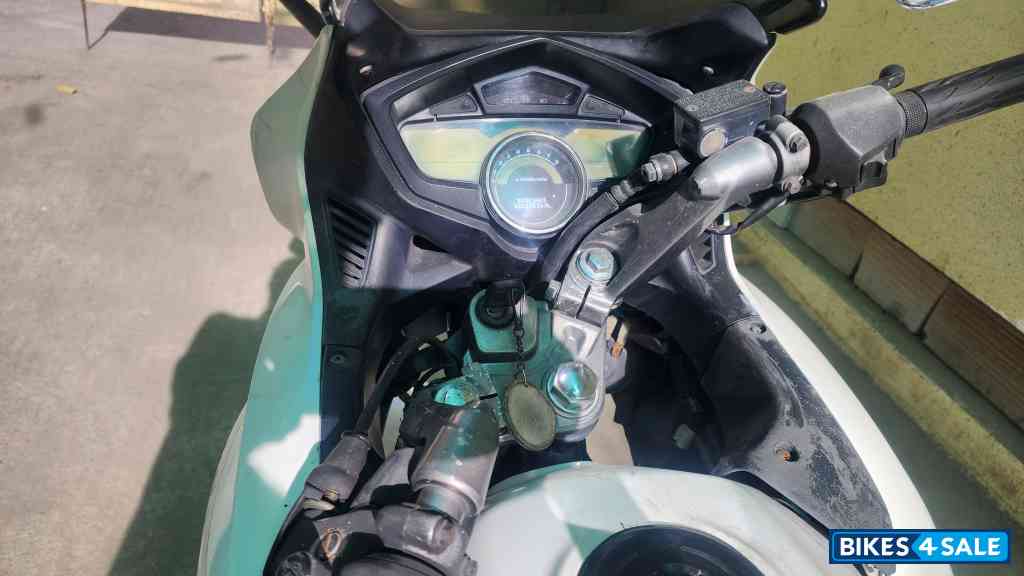 White Hero Karizma ZMR