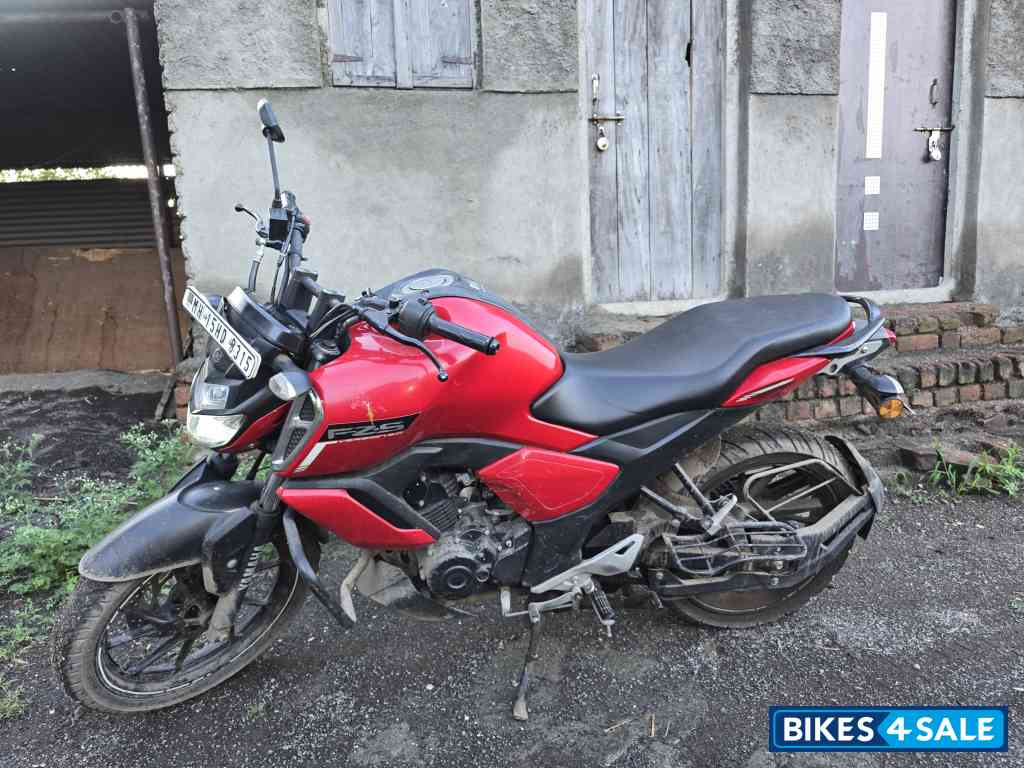 Red Yamaha FZ-S FI V3