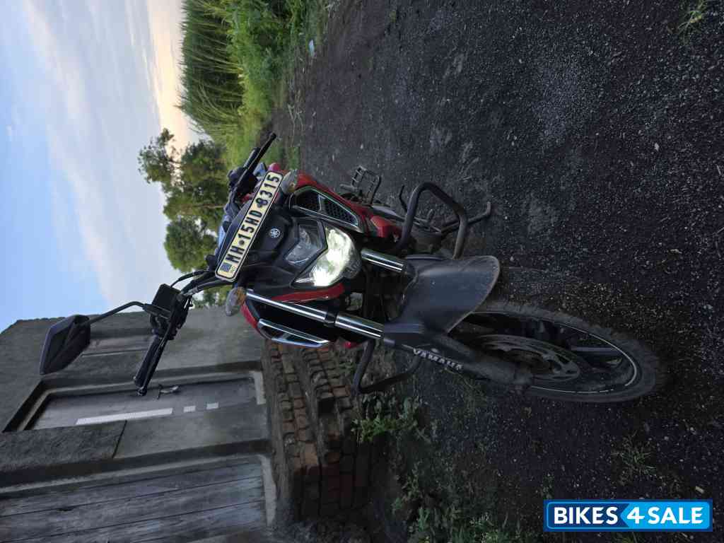 Red Yamaha FZ-S FI V3
