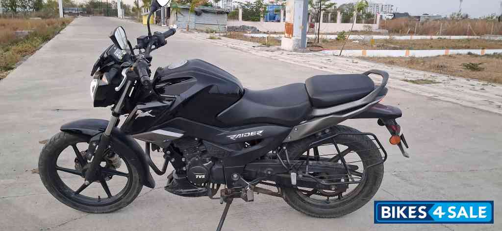 TVS Raider Split Seat
