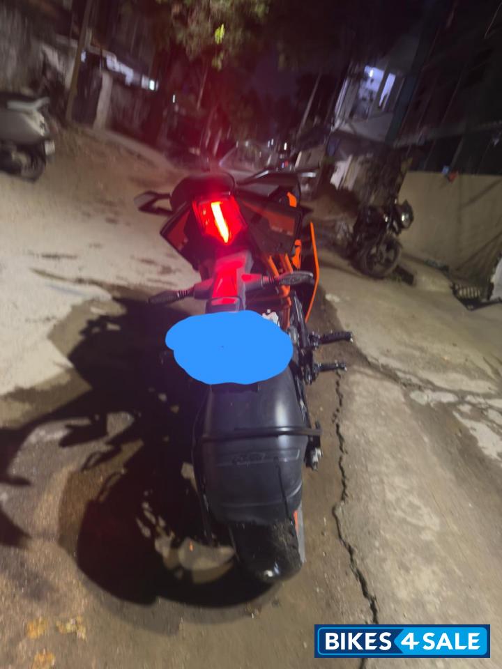 Ebony Black (met) KTM RC 200
