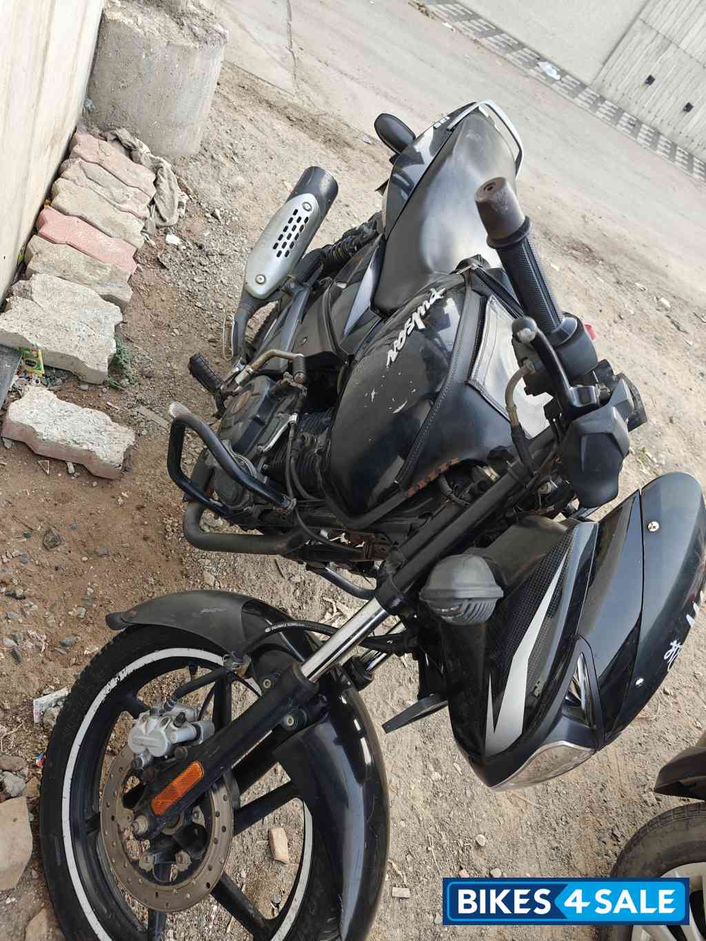 Bajaj Pulsar 125 Neon Disc Single Seat