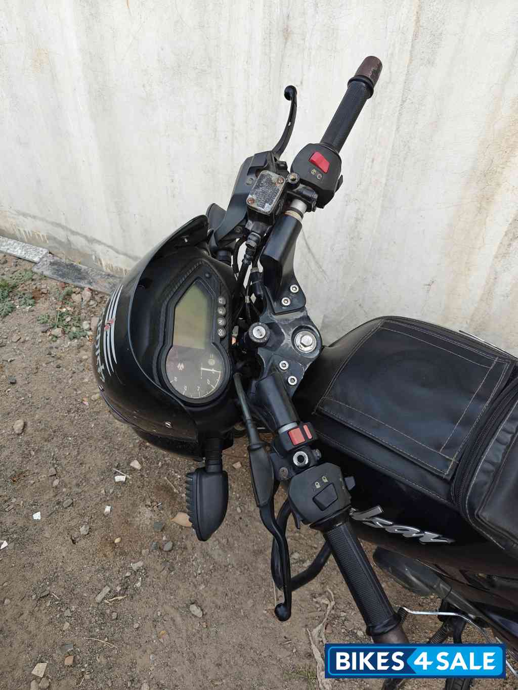 Bajaj Pulsar 125 Neon Disc Single Seat
