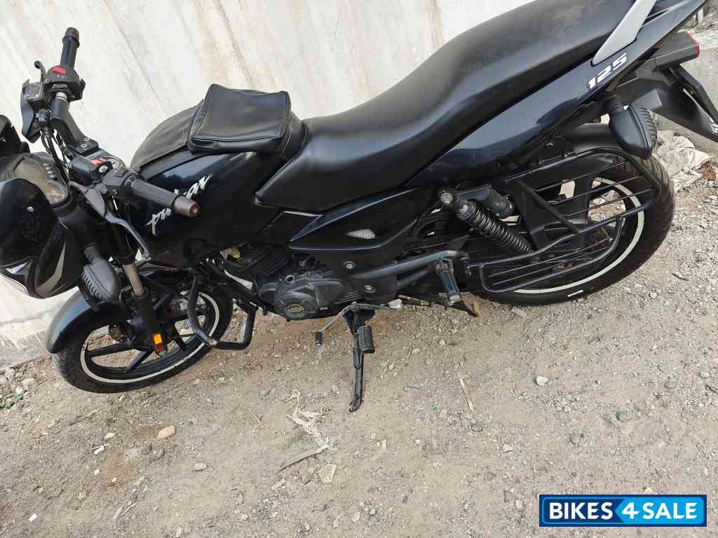 Bajaj Pulsar 125 Neon Disc Single Seat