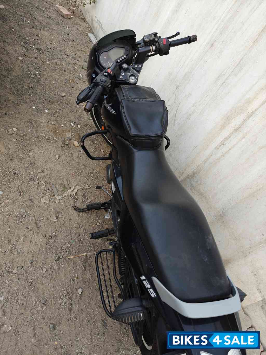 Bajaj Pulsar 125 Neon Disc Single Seat