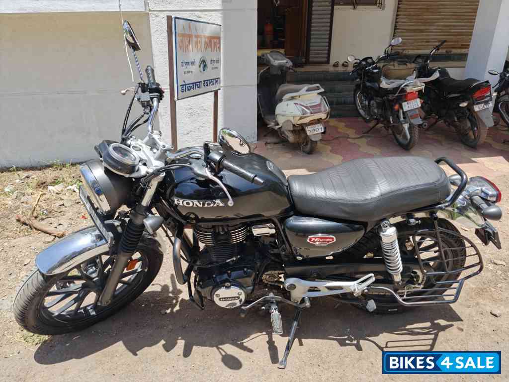 Black Honda CB350 DLX