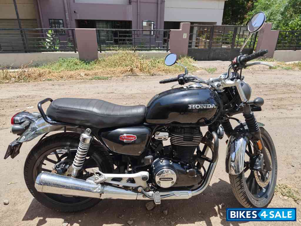 Black Honda CB350 DLX