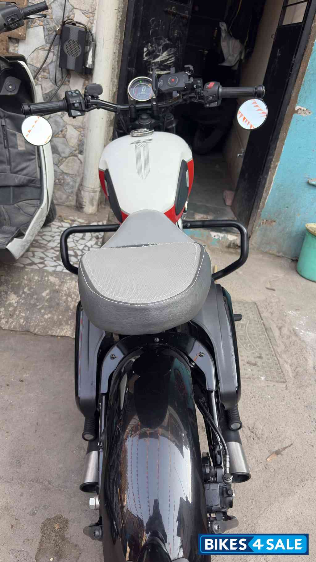 Jasper Red Jawa 42 Bobber Dual Channel ABS