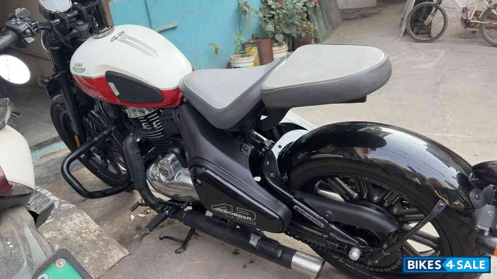 Jasper Red Jawa 42 Bobber Dual Channel ABS