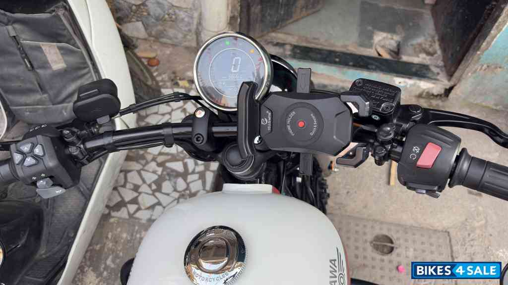 Jasper Red Jawa 42 Bobber Dual Channel ABS