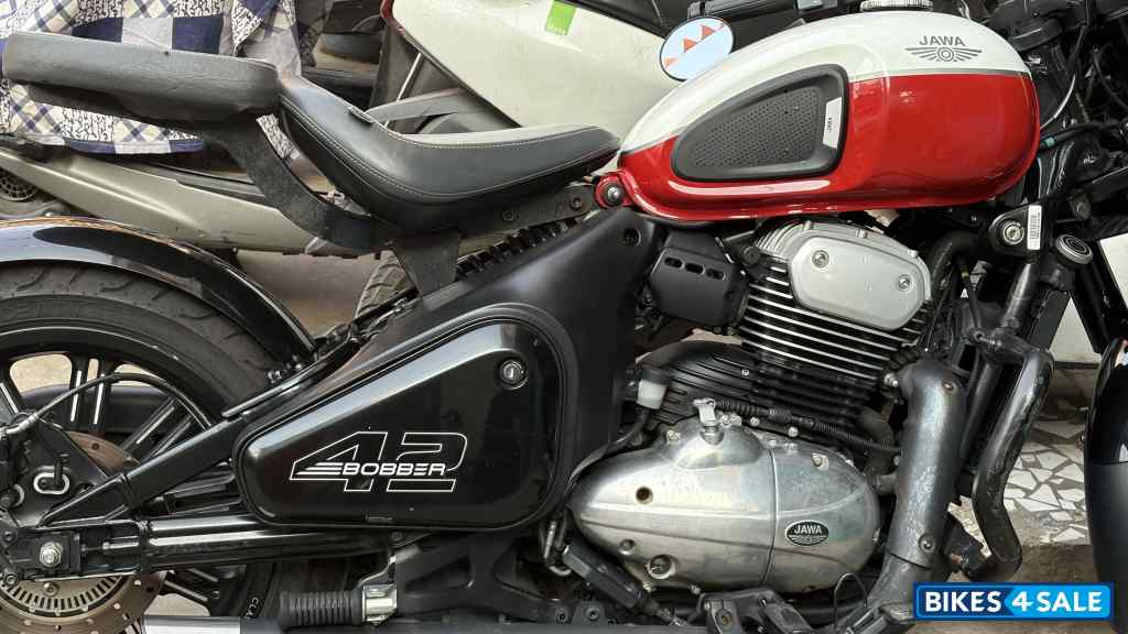 Jasper Red Jawa 42 Bobber Dual Channel ABS