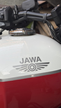 Jasper Red Jawa 42 Bobber Dual Channel ABS
