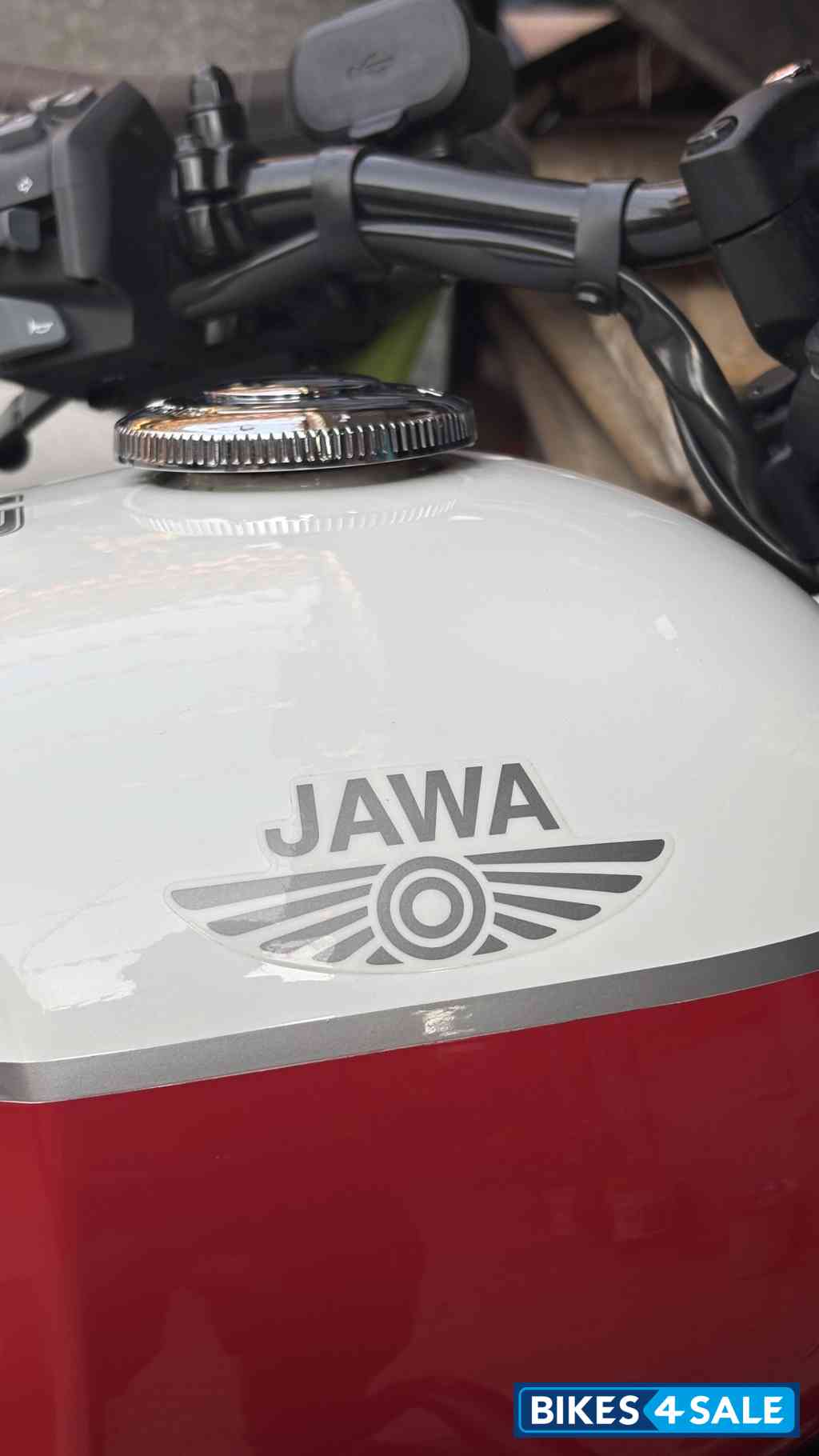 Jasper Red Jawa 42 Bobber Dual Channel ABS