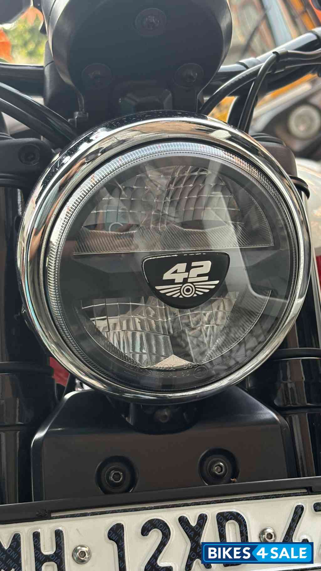 Jasper Red Jawa 42 Bobber Dual Channel ABS