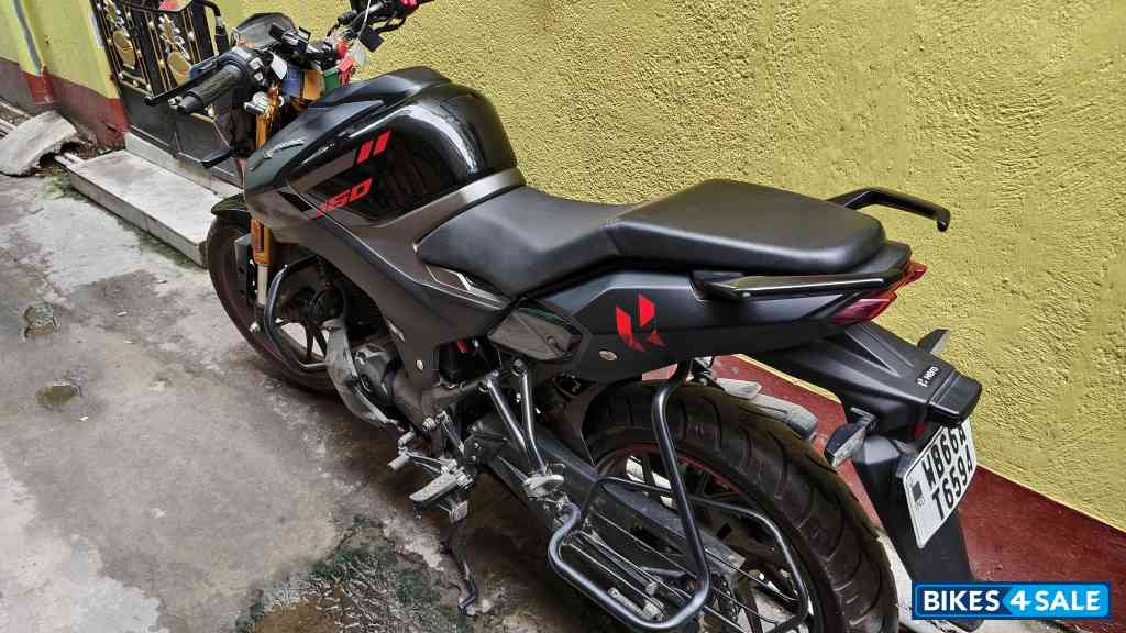 Black Hero Xtreme 160R 2024 Edition