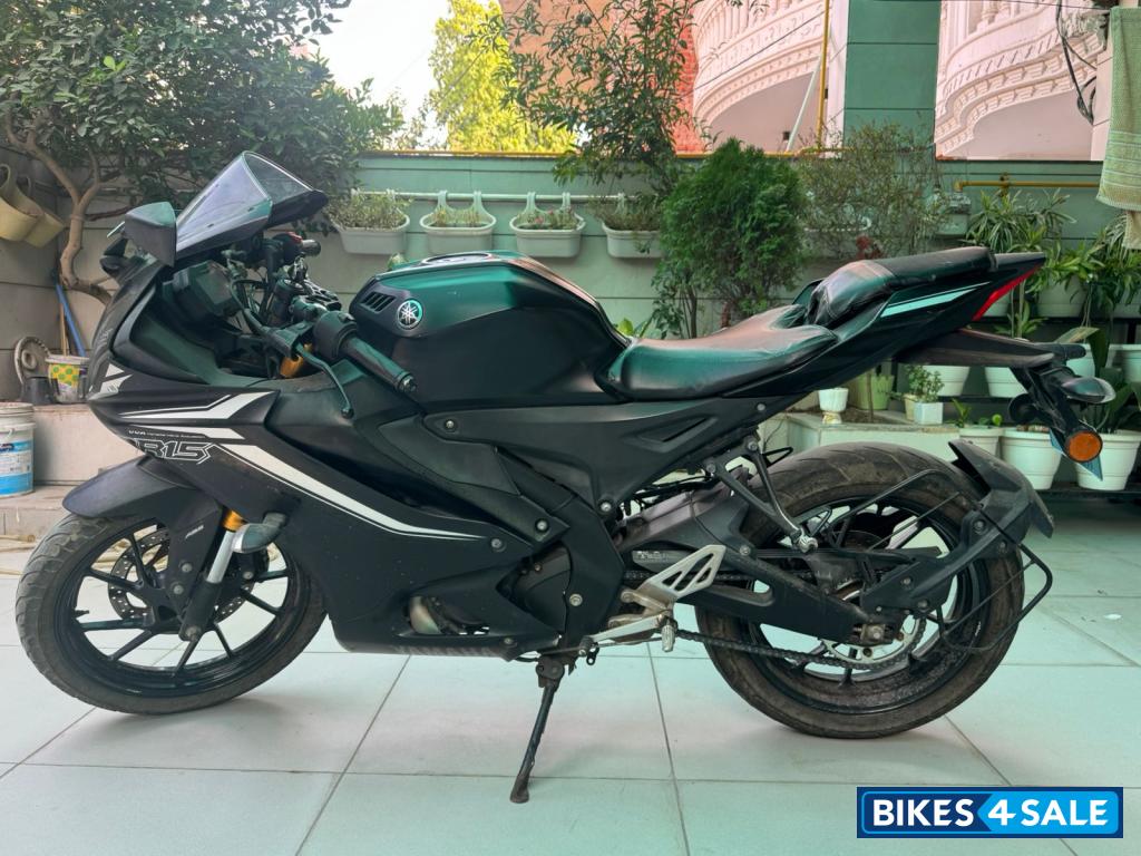 Yamaha R15 V4