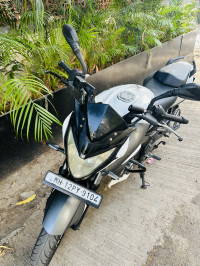 White Bajaj Pulsar NS200