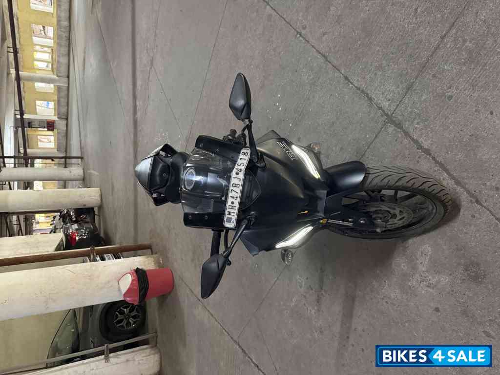 Black Yamaha R15 V4