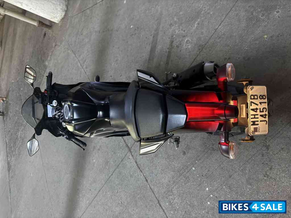 Black Yamaha R15 V4