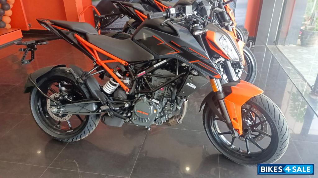Black And Orange KTM Duke 200 2024