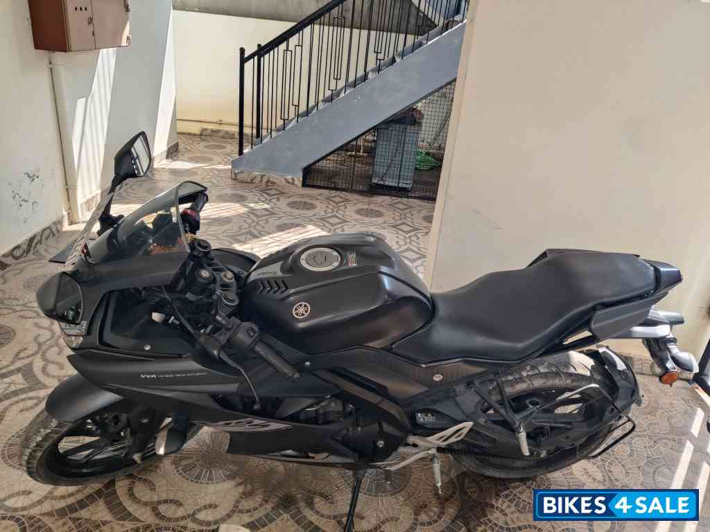 Mette Black Yamaha YZF R15 S