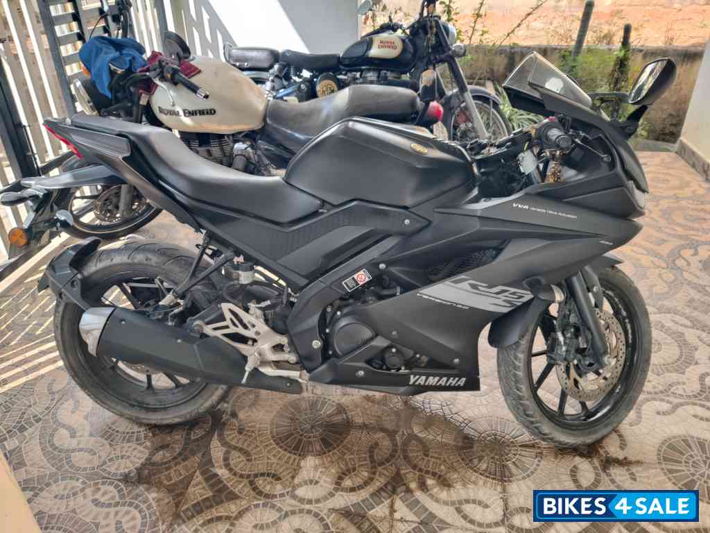 Mette Black Yamaha YZF R15 S