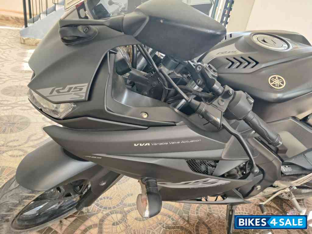 Mette Black Yamaha YZF R15 S