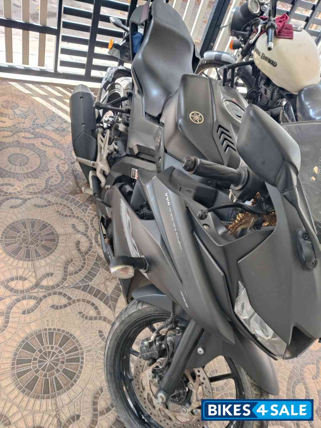 Mette Black Yamaha YZF R15 S Mette Black Yamaha YZF R15 S
