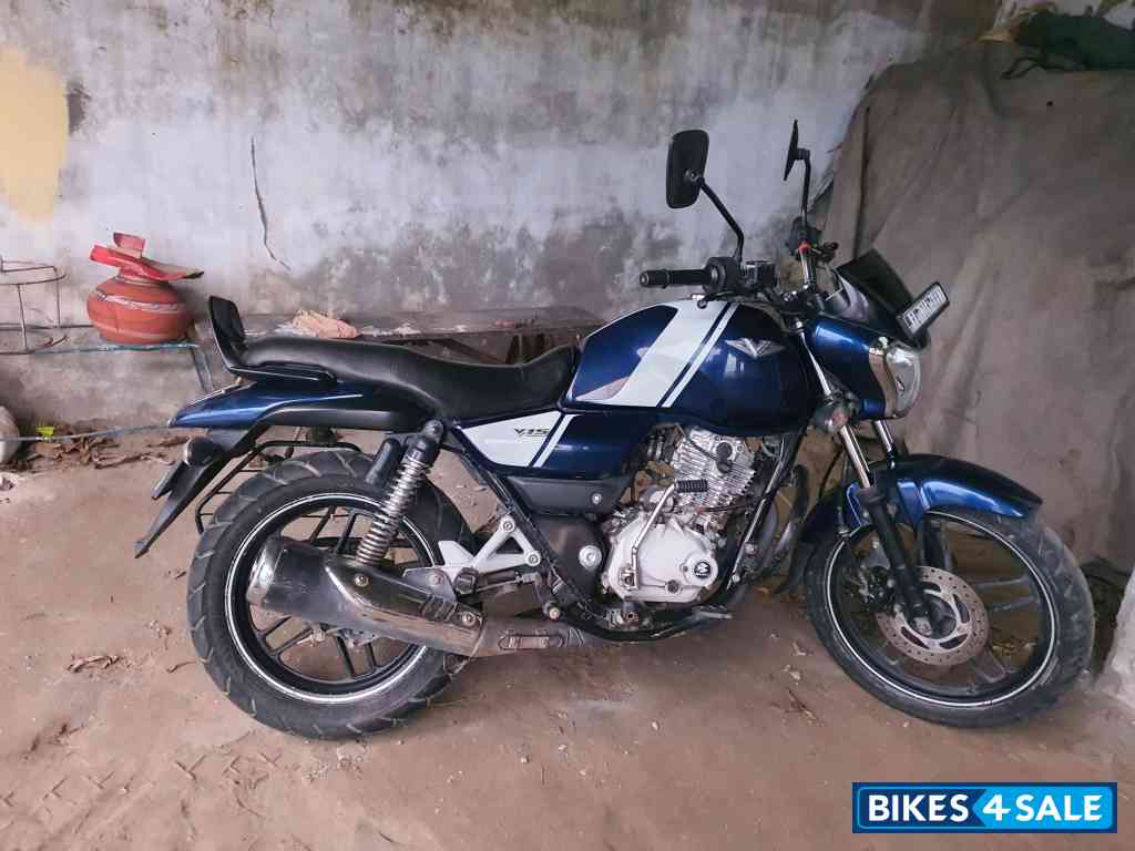 Bajaj V15