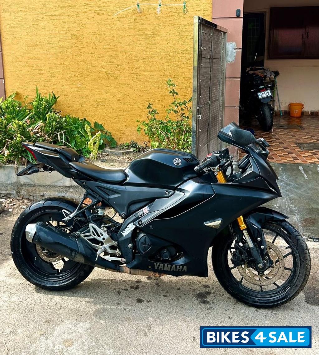 Yamaha R15 V4