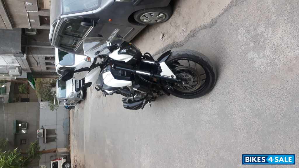 Moon White Bajaj Dominar 400 ABS BS6