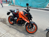 Orange KTM Duke 390 2024