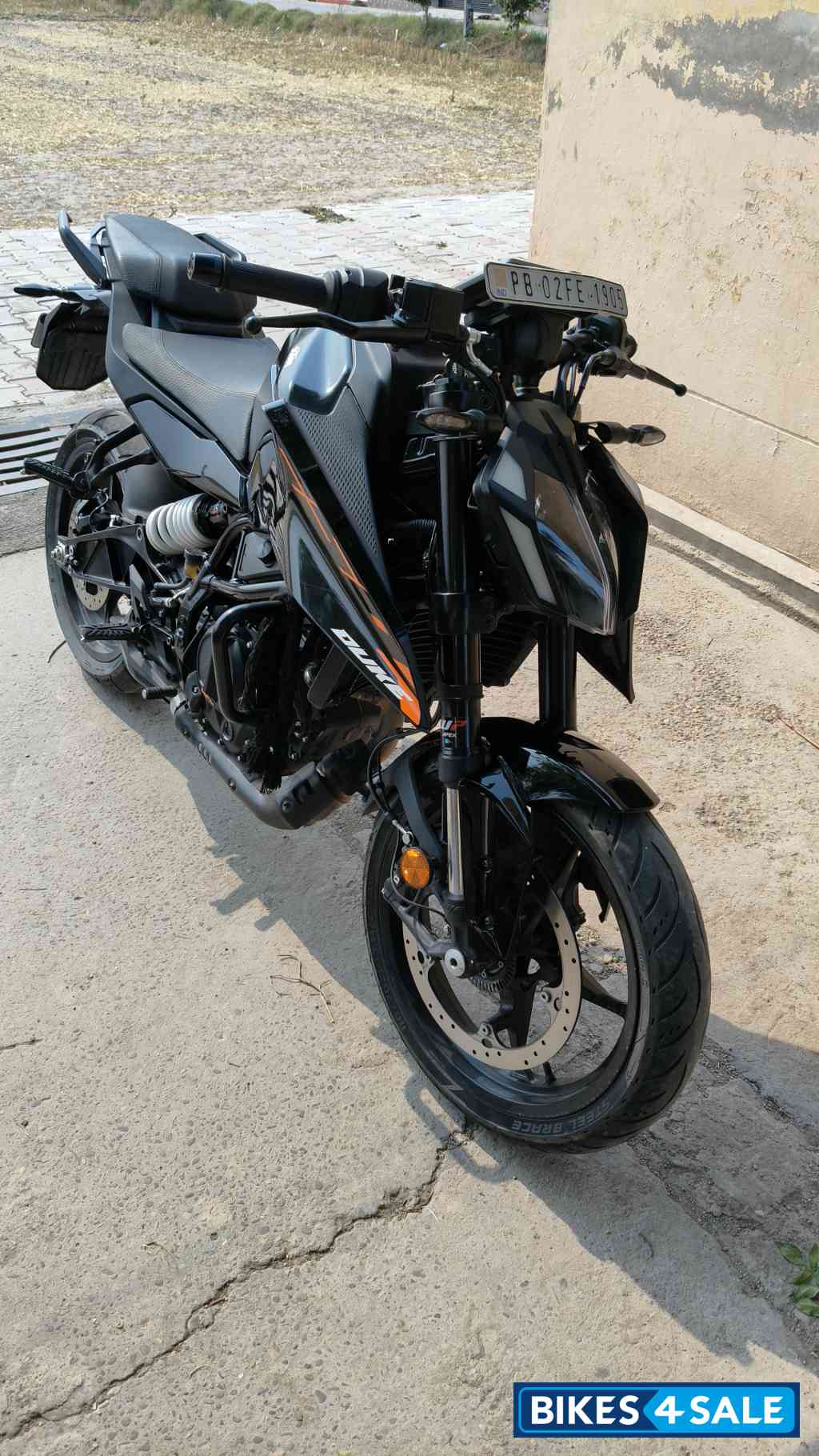 Ebony Black KTM Duke 250 2025