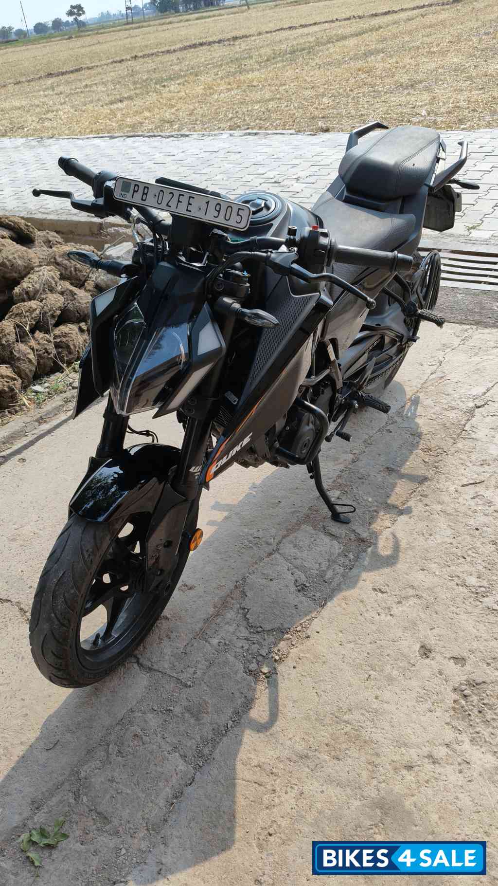 Ebony Black KTM Duke 250 2025