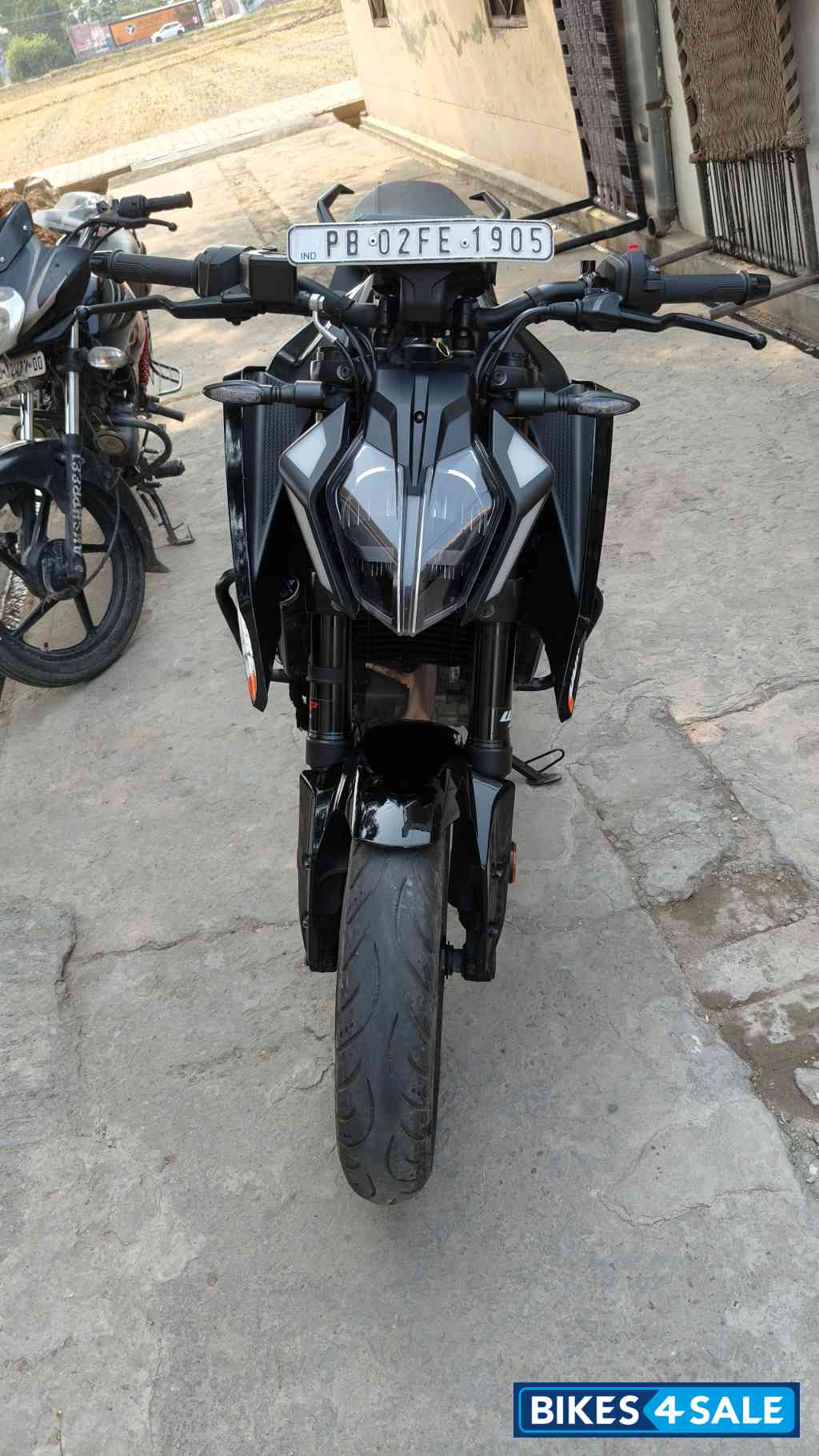 Ebony Black KTM Duke 250 2025