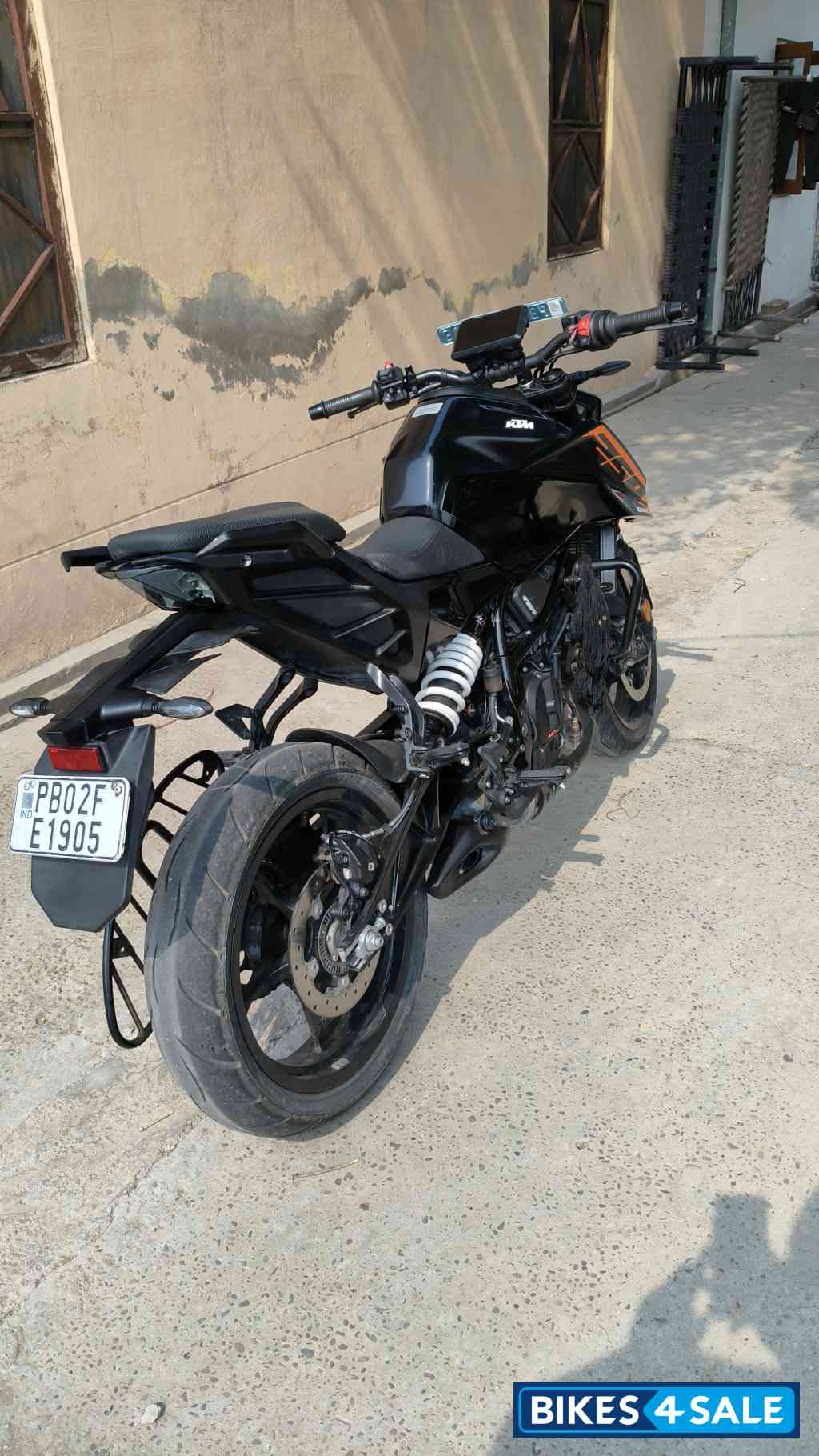 Ebony Black KTM Duke 250 2025