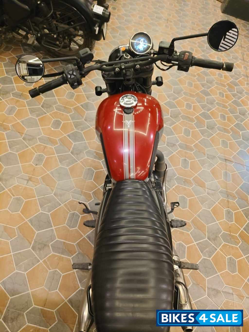 Yezdi Scrambler Dual Tone