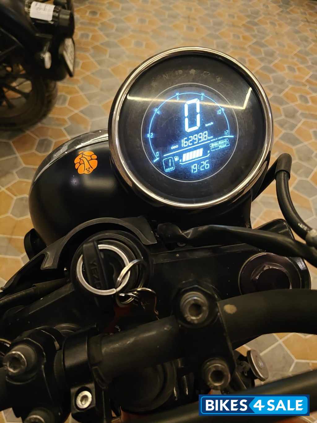 Yezdi Scrambler Dual Tone