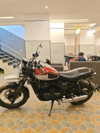 Yezdi Scrambler Dual Tone